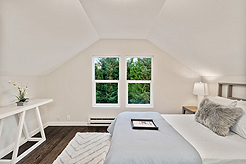 WHITE CENTER CRAFTSMAN